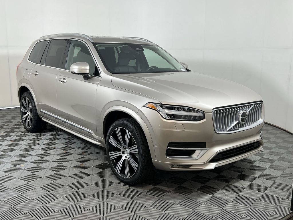 2024 Volvo XC90 Plus photo 2