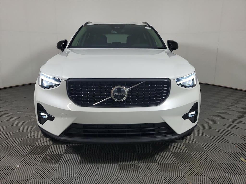 New 2026 Volvo XC40 B5 Ultra SUV