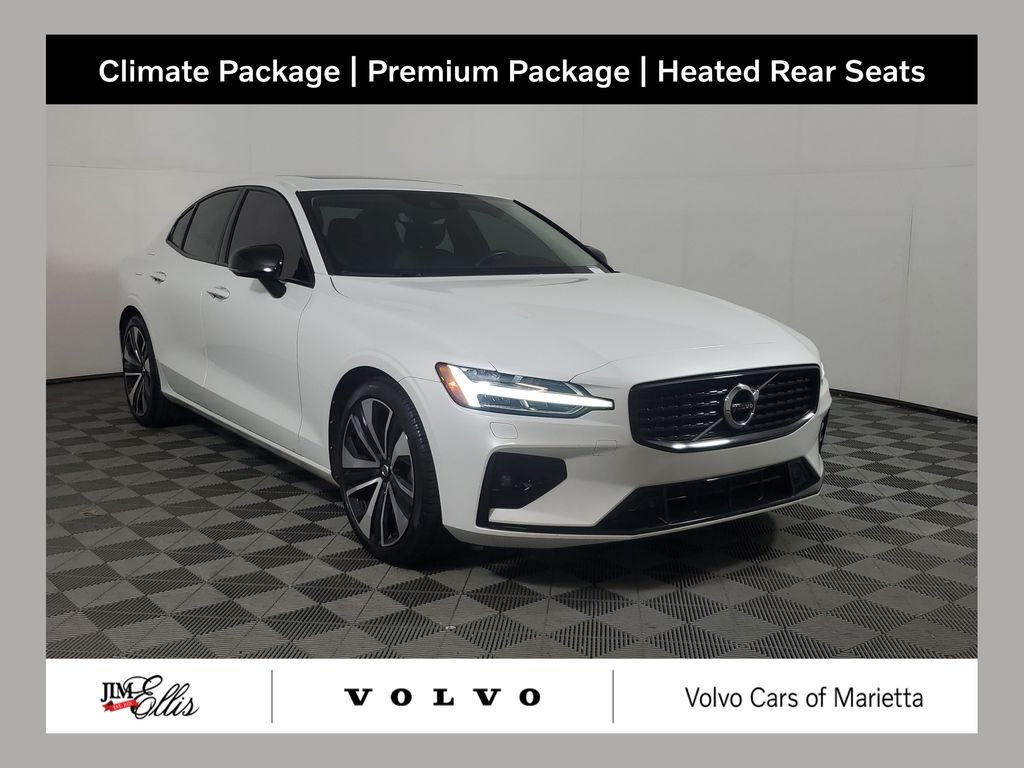 2022 Volvo S60 B5 Black Edition Momentum 4WD's photo