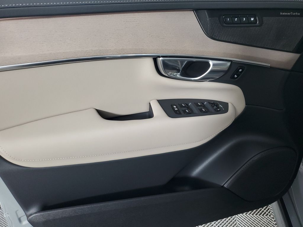 2026 Volvo XC90 Plus - Photo 21