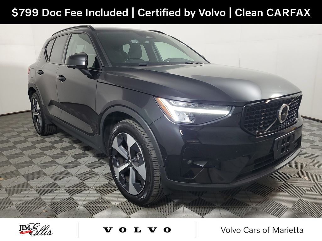 2025 Volvo XC40 B5 Plus Dark Theme SUV