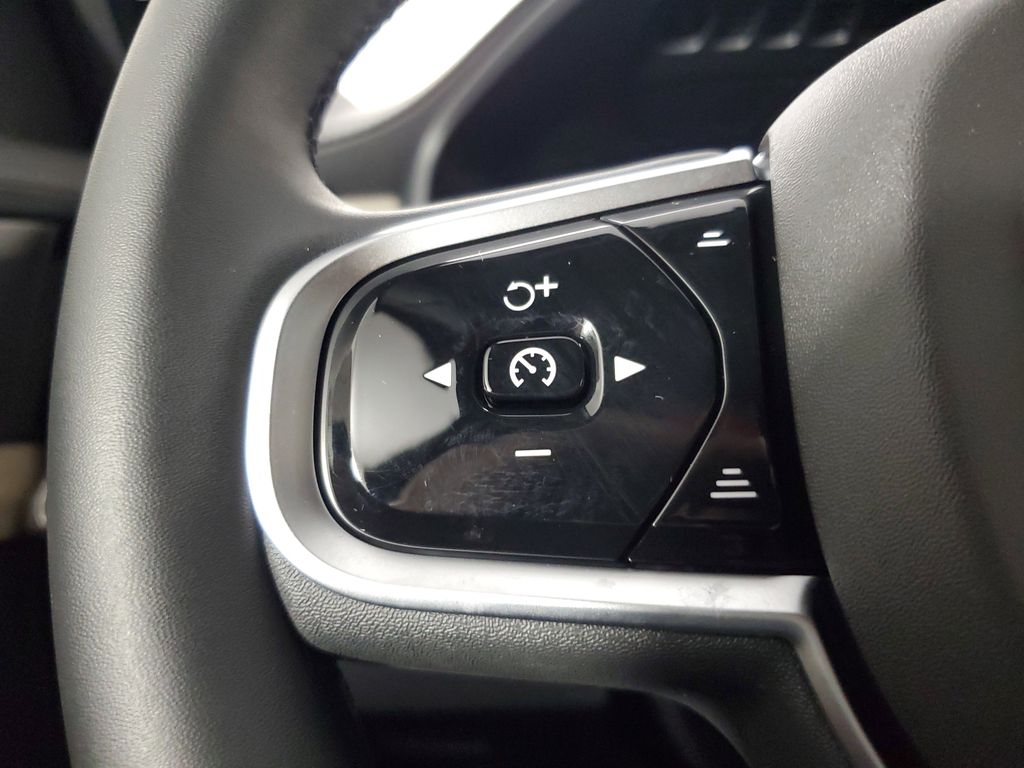 2026 Volvo XC90 Plus - Photo 26