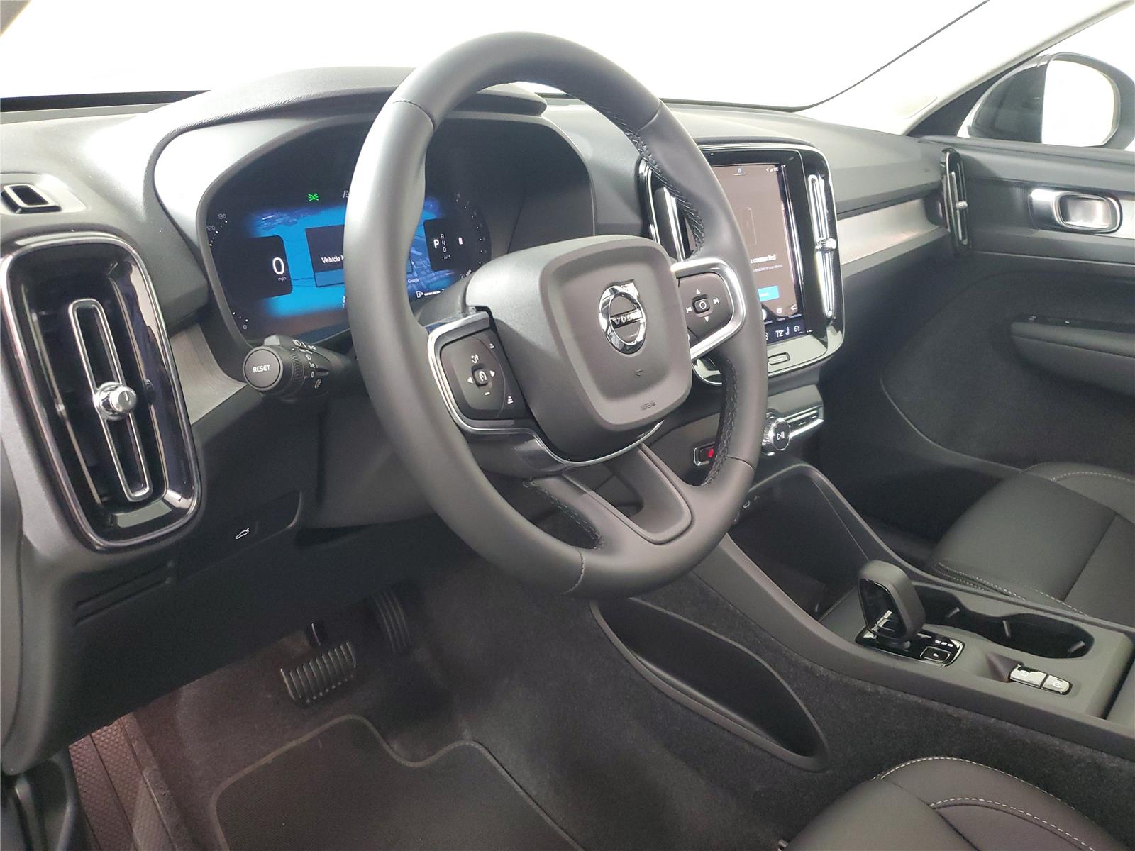 2026 Volvo XC40 Core - Photo 24