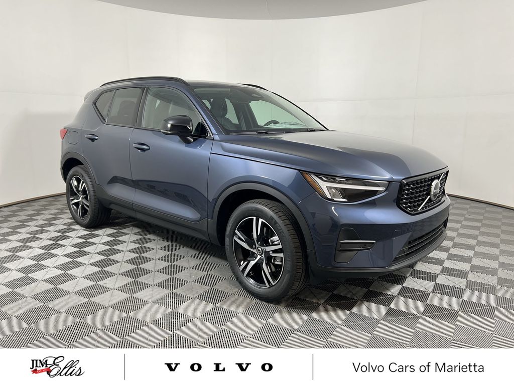 2026 Volvo XC40 Core's photo
