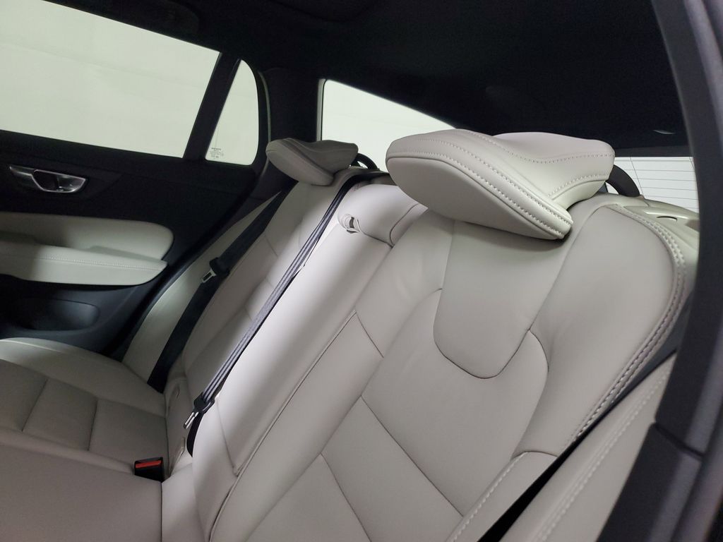 2026 Volvo V60 Cross Country Ultra - Photo 13