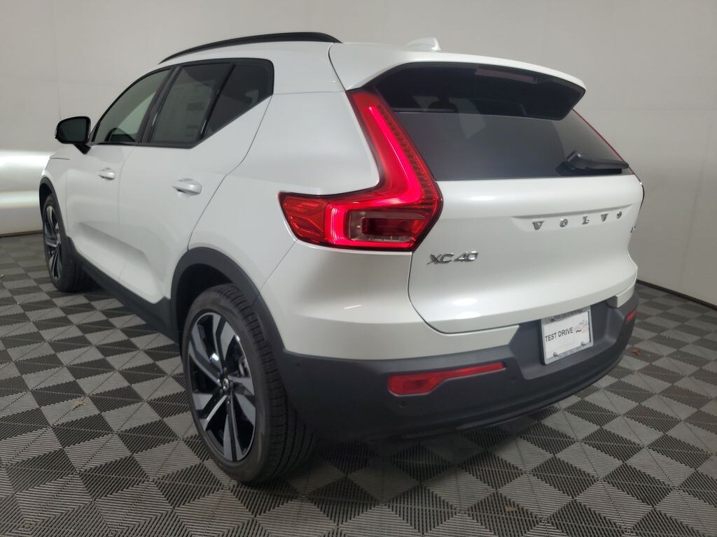 New 2026 Volvo XC40 B5 Plus SUV