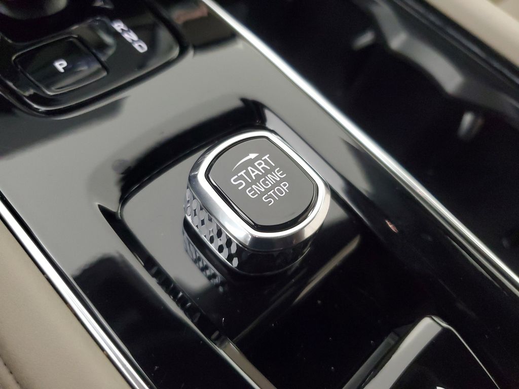 2025 Volvo XC90 Core - Photo 35