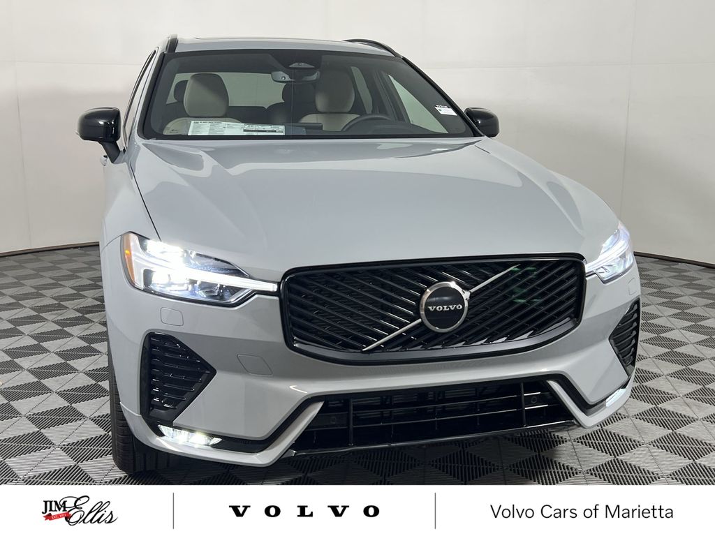 2026 Volvo XC60 B5 Core photo 2