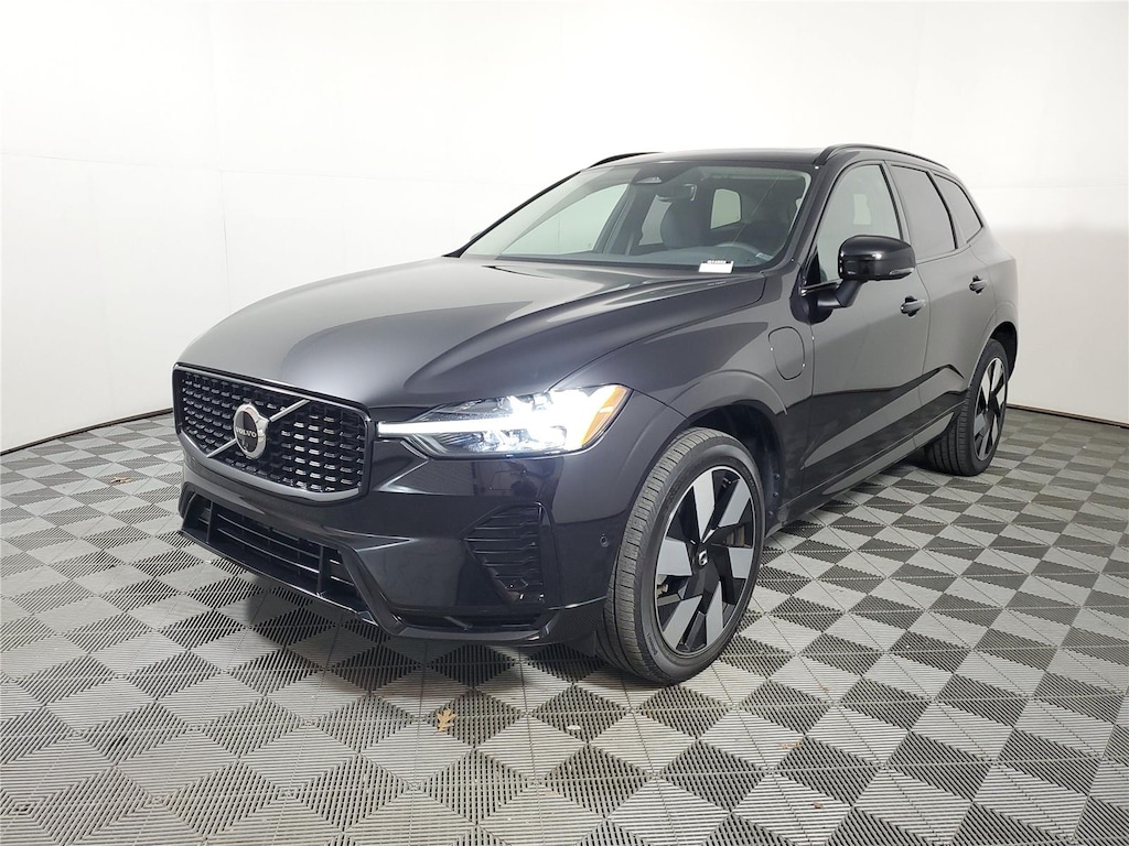 Certified 2025 Volvo XC60 Plug-In Hybrid T8 Plus SUV