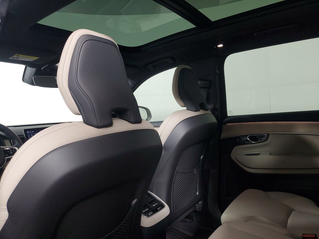 2025 Volvo XC90 Core - Photo 16