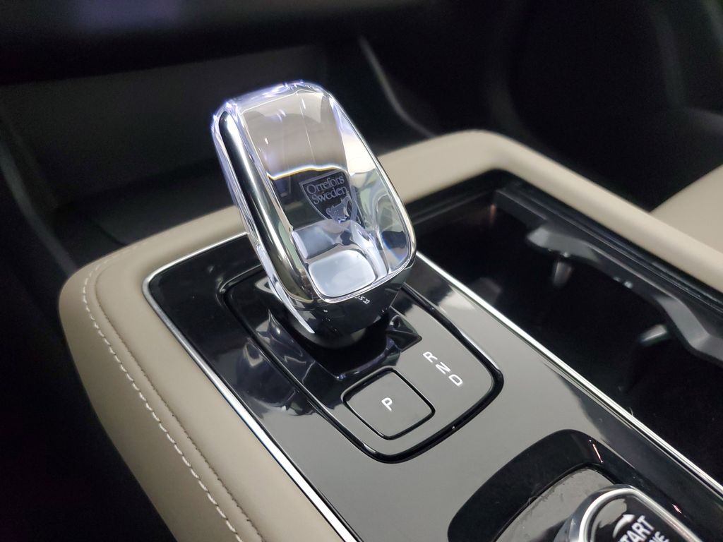 2025 Volvo XC90 Core - Photo 34