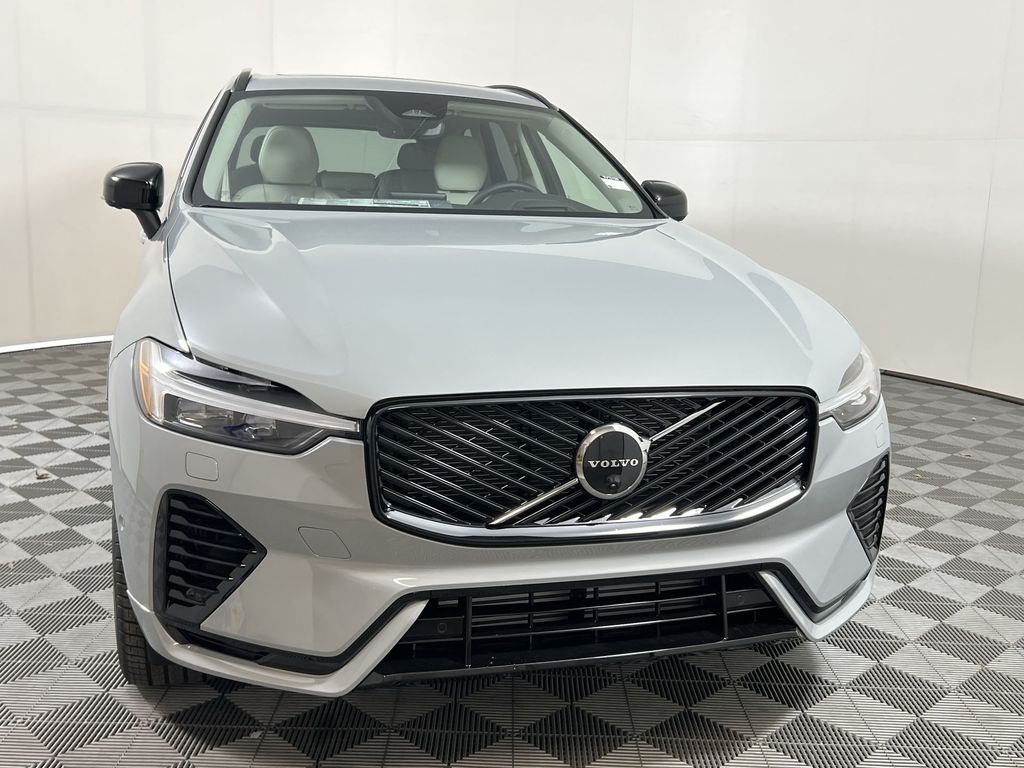 2026 Volvo XC60 Hybrid T8 photo 3