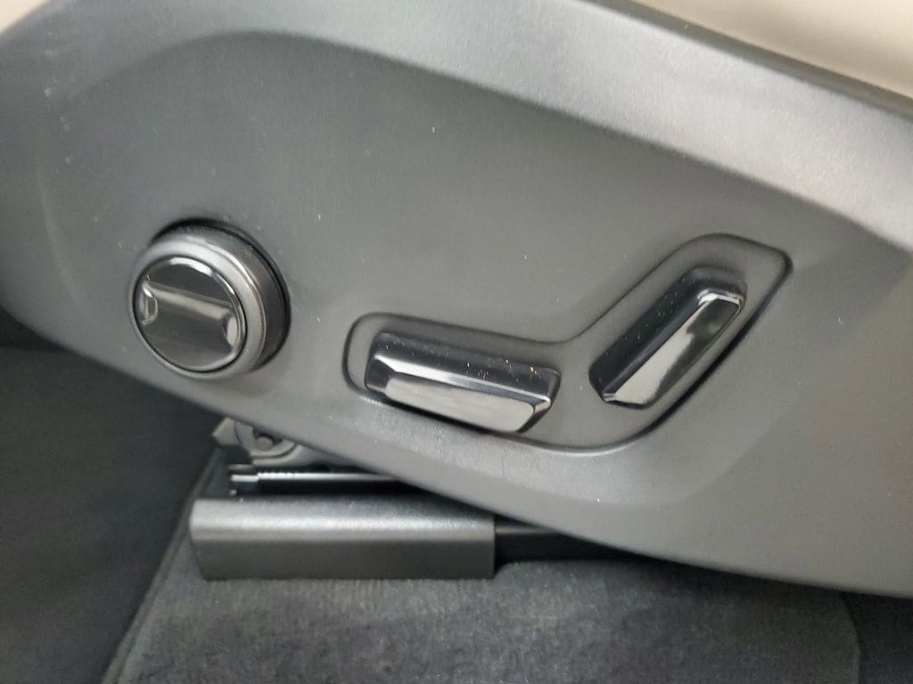 2026 Volvo XC90 Plus - Photo 21