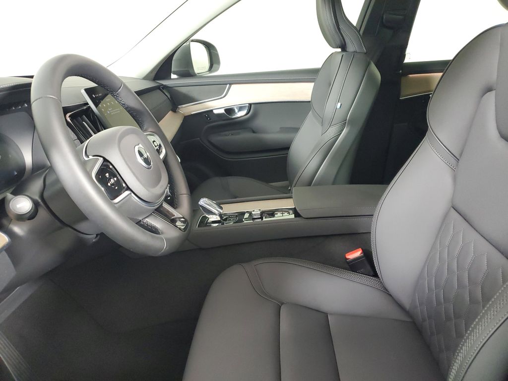 2025 Volvo XC90 Core - Photo 26