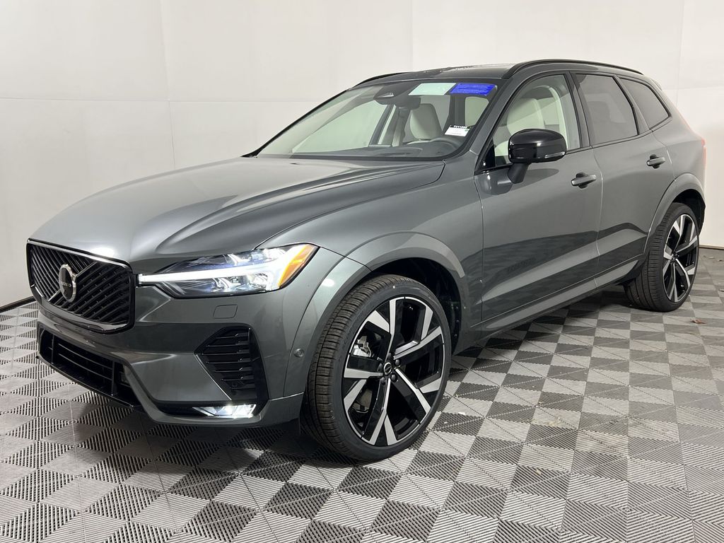 2026 Volvo XC60 B5 photo 3