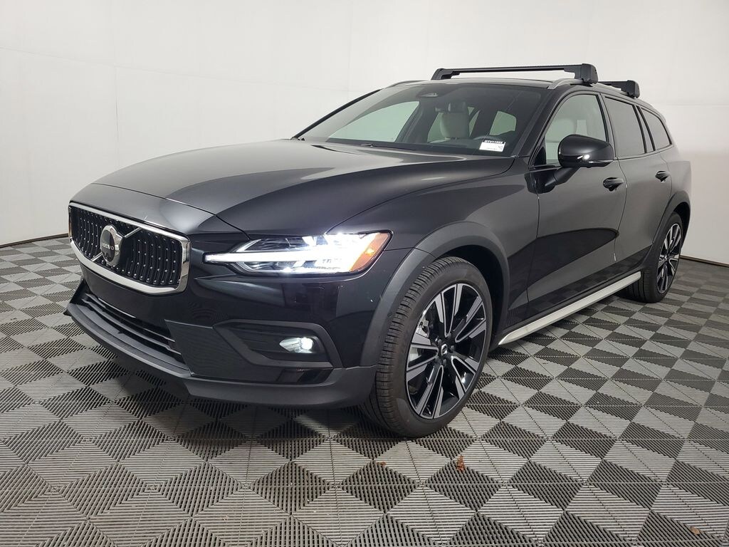 New 2026 Volvo V60 Cross Country B5 Ultra Wagon