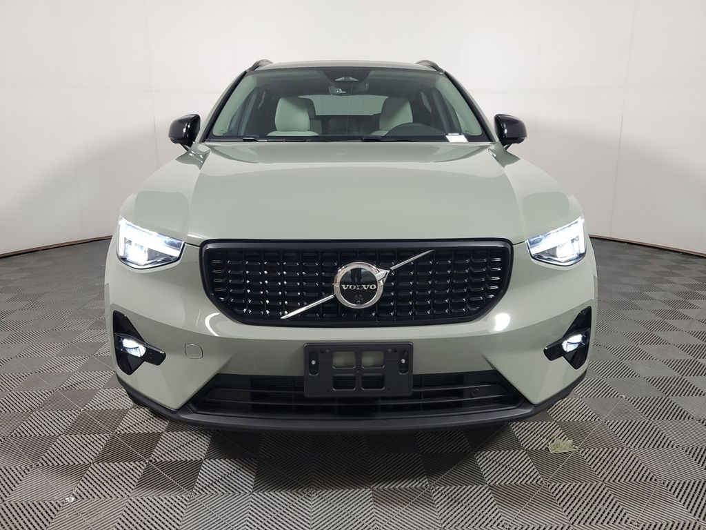 Certified 2025 Volvo XC40 B5 Plus Dark Theme SUV