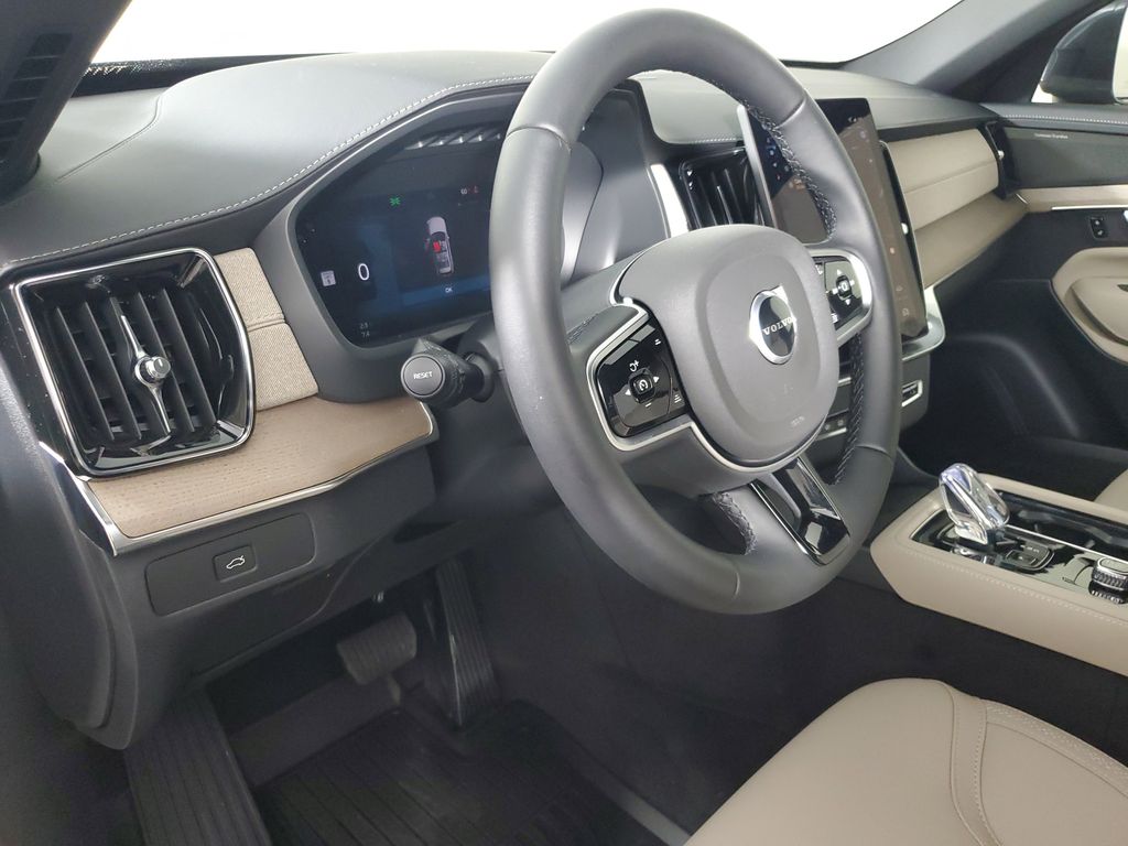 2026 Volvo XC90 Plus - Photo 25