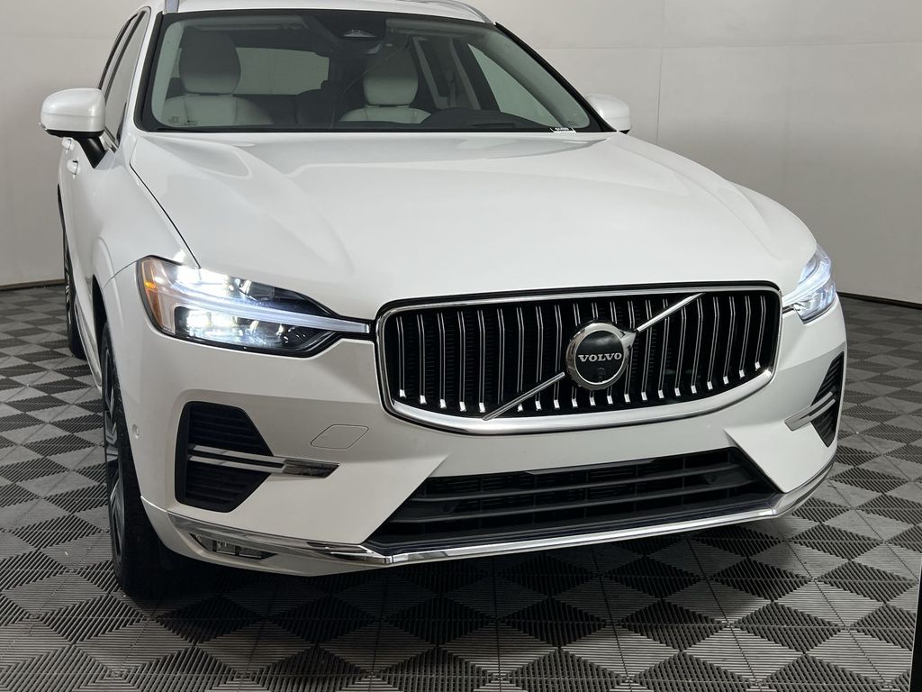 2022 Volvo XC60 B5 Inscription photo 3