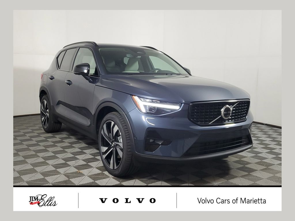 2026 Volvo XC40 B5 Ultra Dark AWD's photo