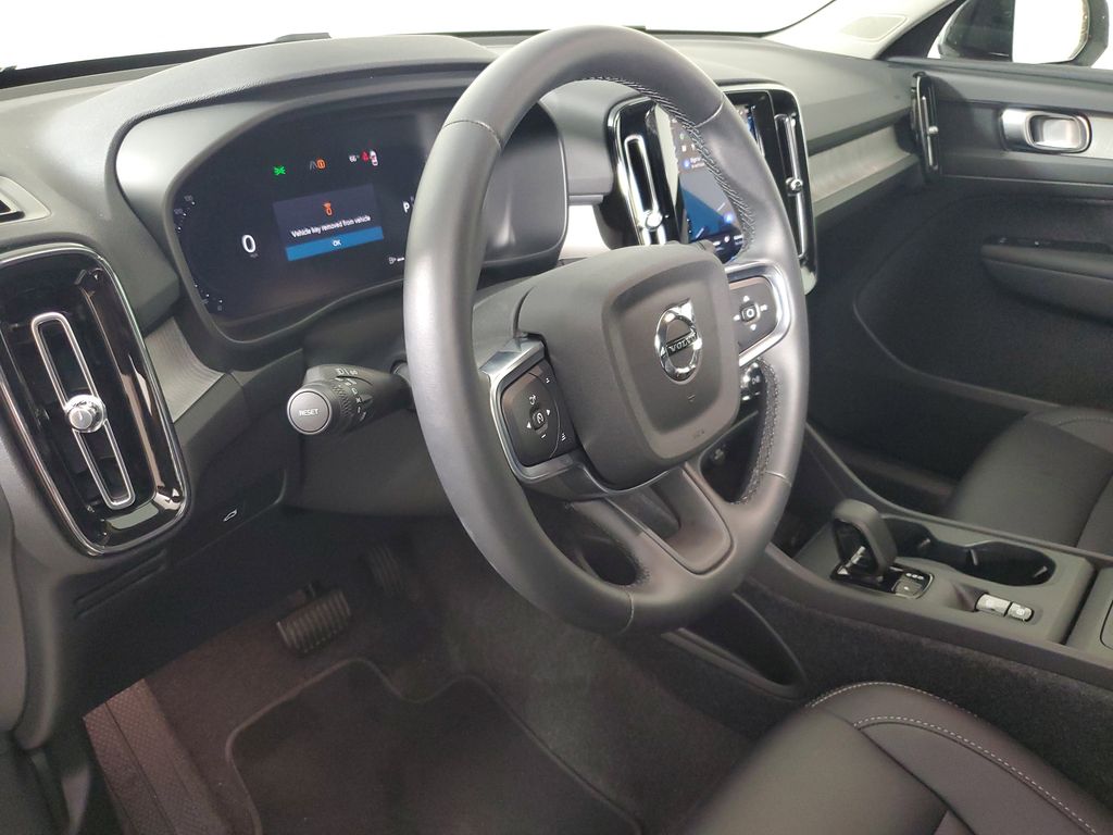 2026 Volvo XC40 Core - Photo 26