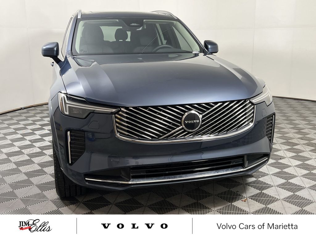 2025 Volvo XC90 Core photo 3