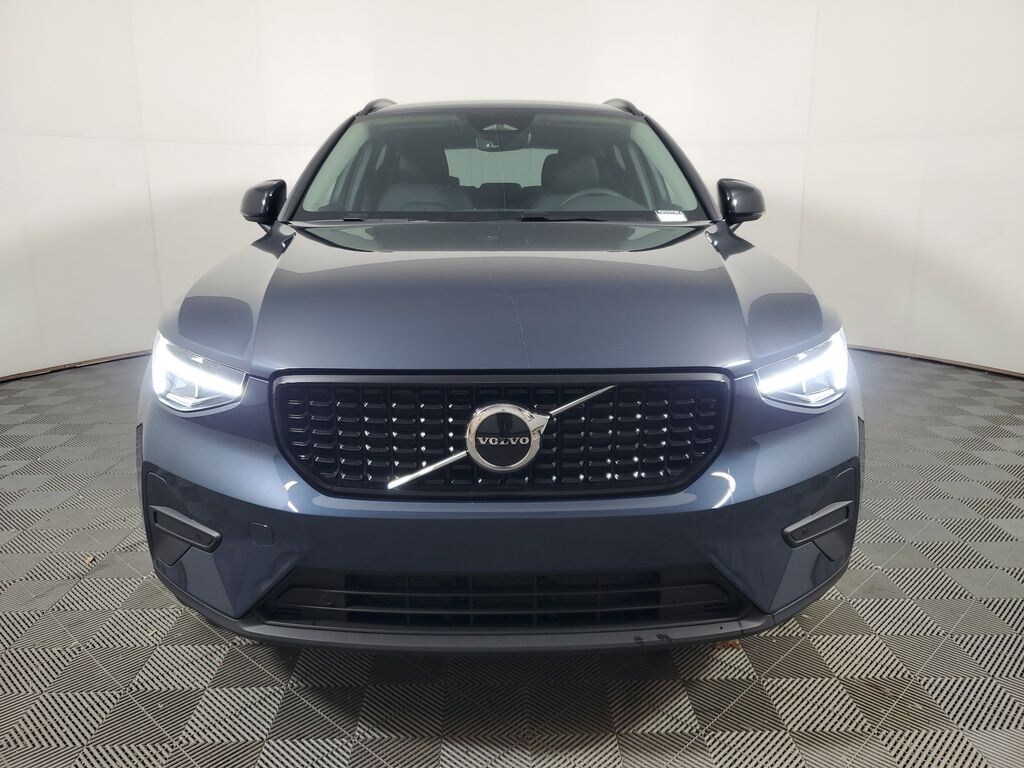 Certified 2026 Volvo XC40 B5 Core SUV