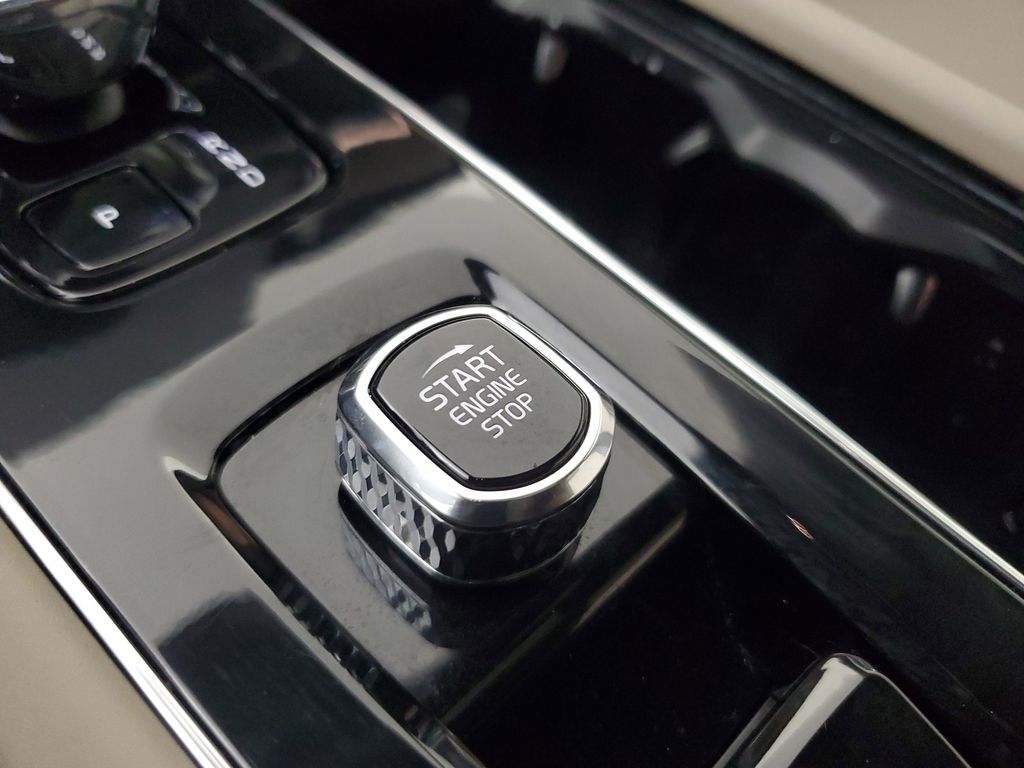 2025 Volvo XC90 Core - Photo 35