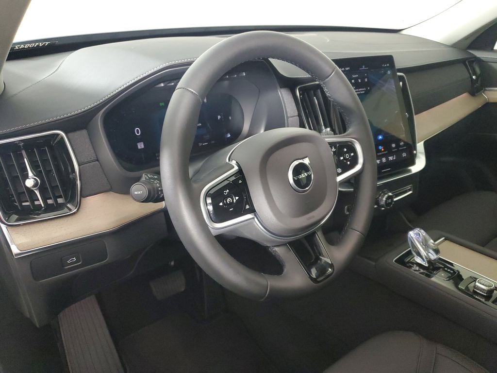 2025 Volvo XC90 Core - Photo 28