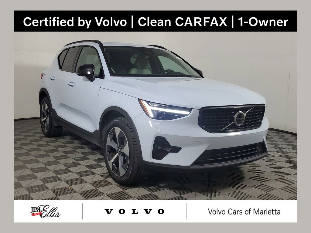 2026 Volvo XC40 B5 Plus Dark AWD's photo