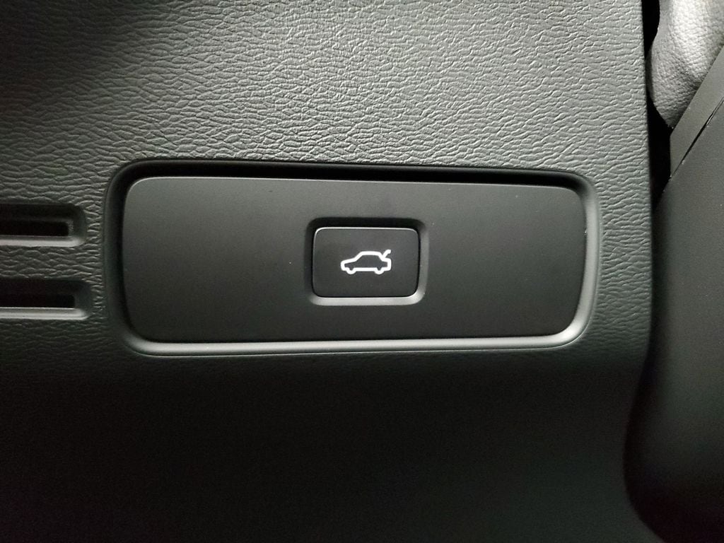 2026 Volvo XC40 Core - Photo 37
