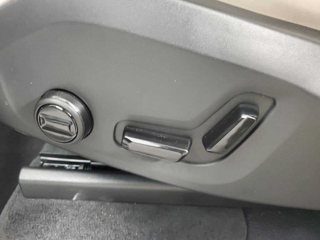 2025 Volvo XC90 Core - Photo 23