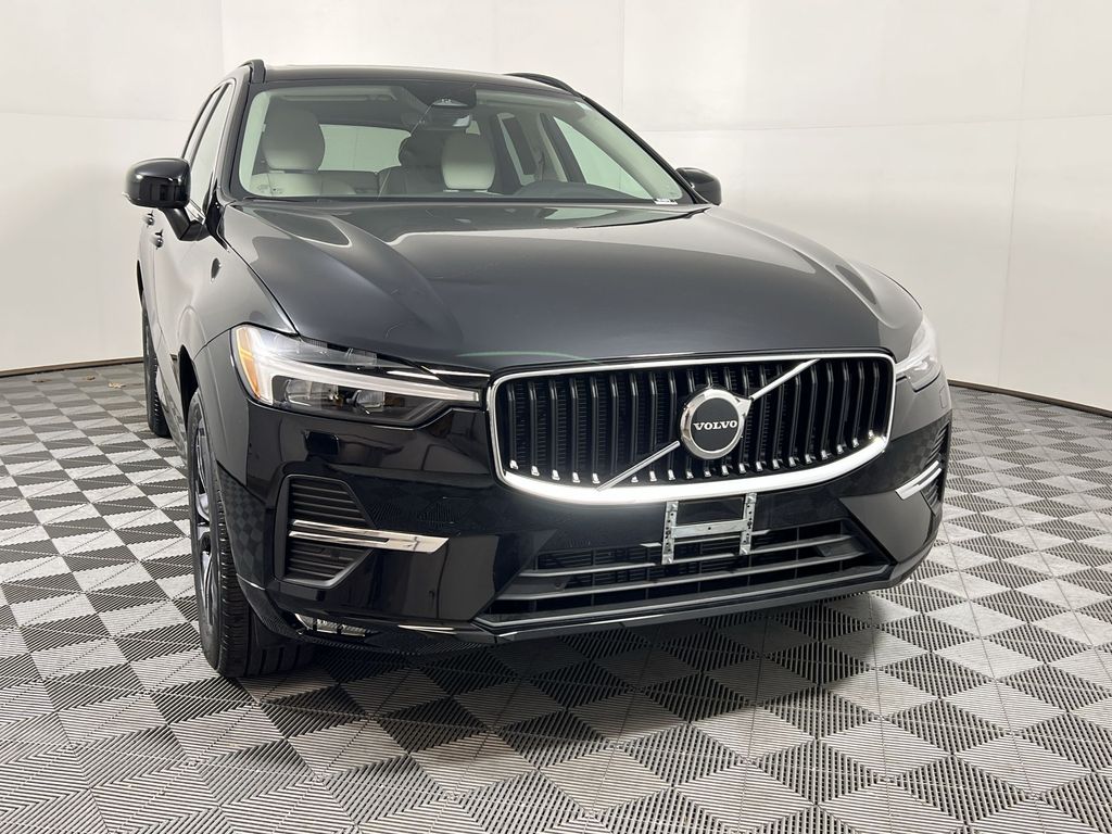 2023 Volvo XC60 B5 Core photo 3