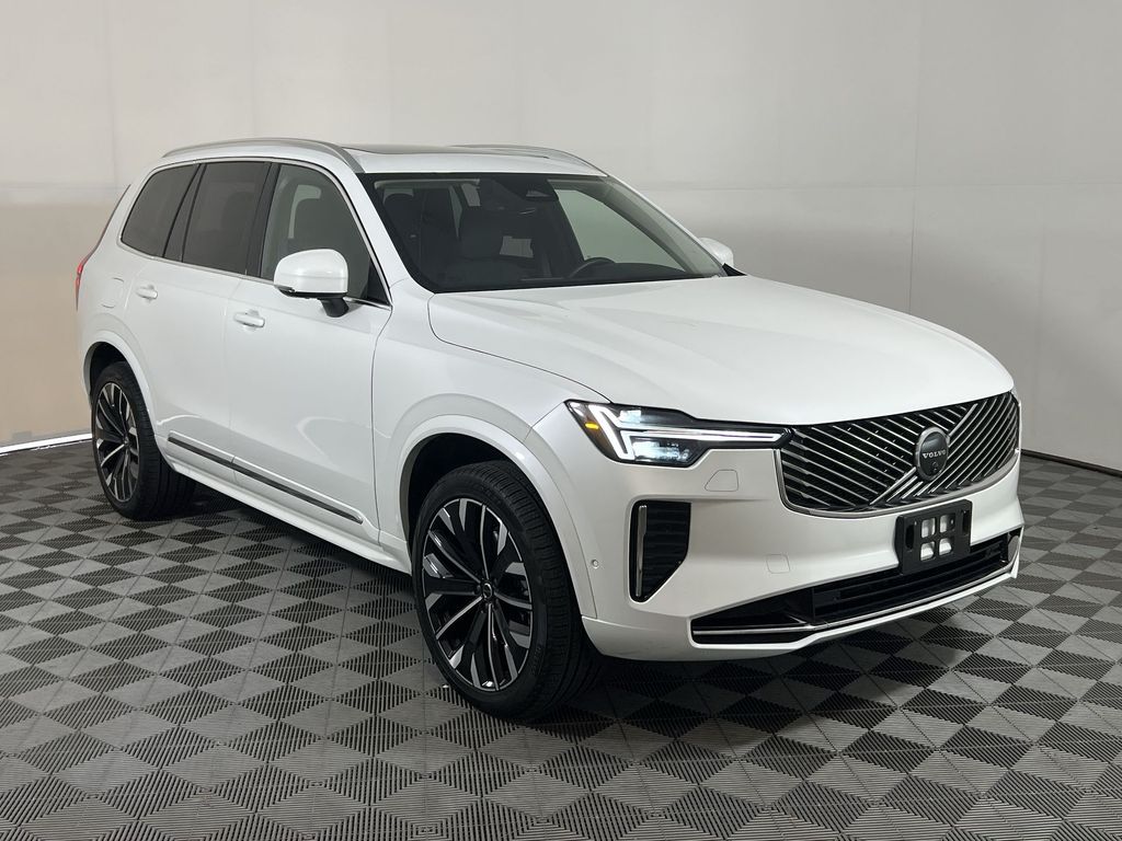 2025 Volvo XC90 B5 Plus photo 2