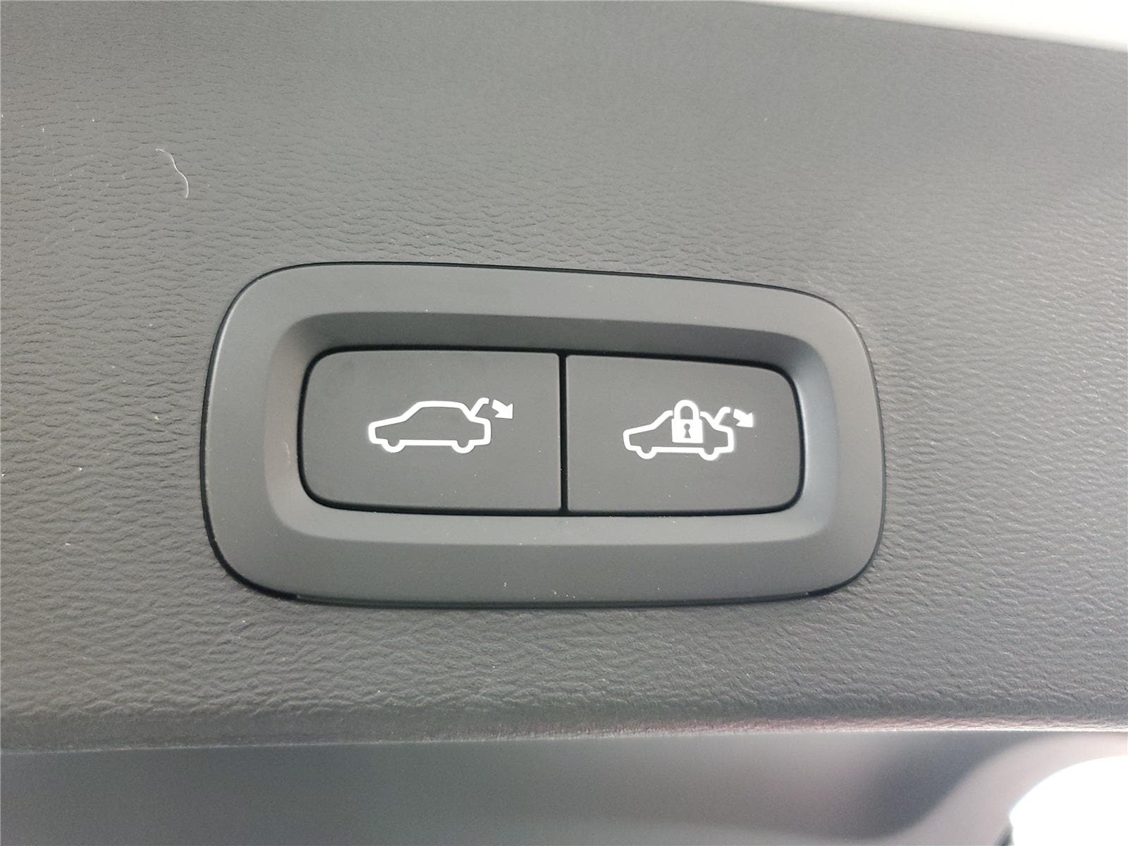 2026 Volvo XC40 Core - Photo 10