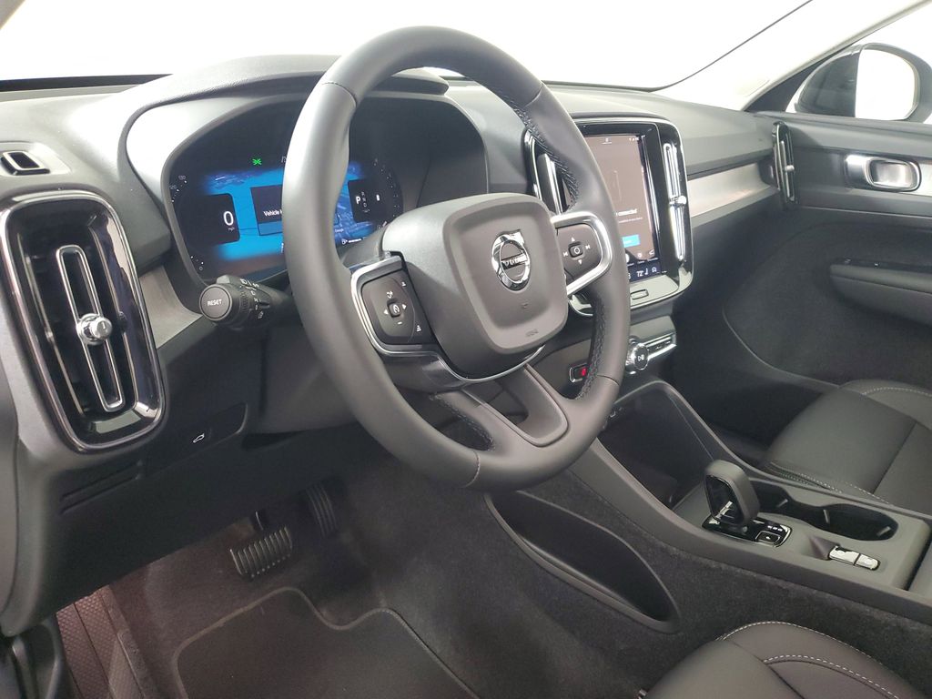 2026 Volvo XC40 Core - Photo 26