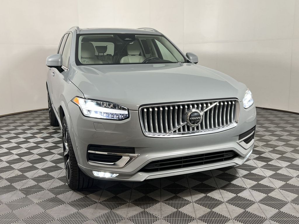 2024 Volvo XC90 Plus photo 2