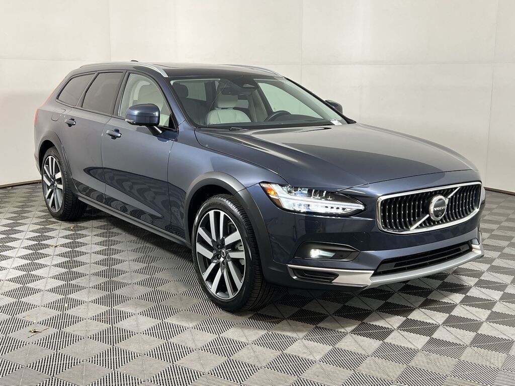 Certified 2025 Volvo V90 Cross Country B6 Ultra Wagon