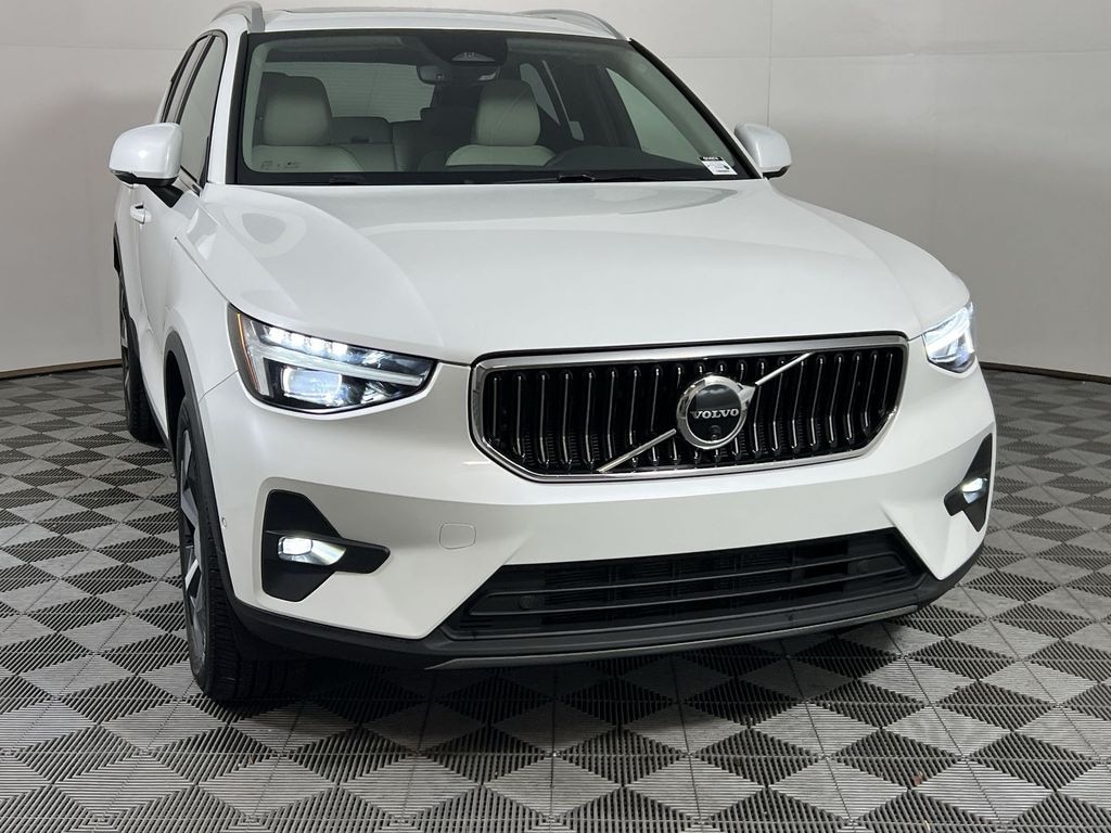 Certified 2024 Volvo XC40 B5 Plus Bright SUV