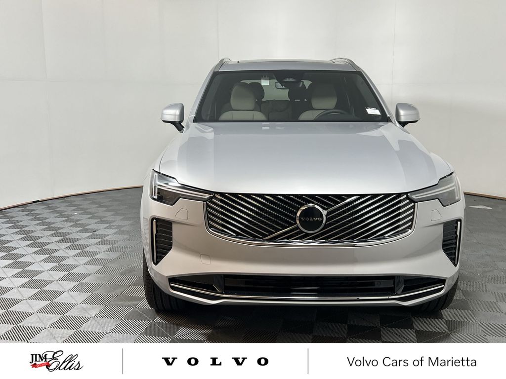 2025 Volvo XC90 Core photo 2