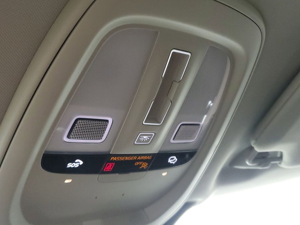 2025 Volvo XC90 Core - Photo 37