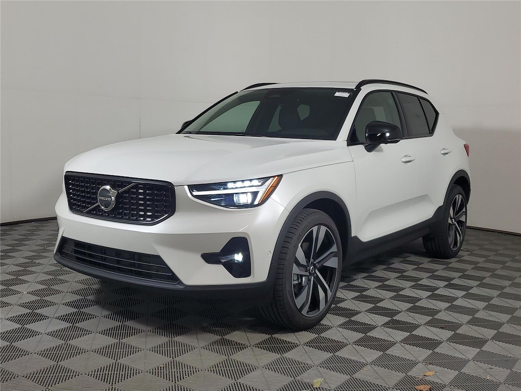New 2026 Volvo XC40 B5 Ultra SUV