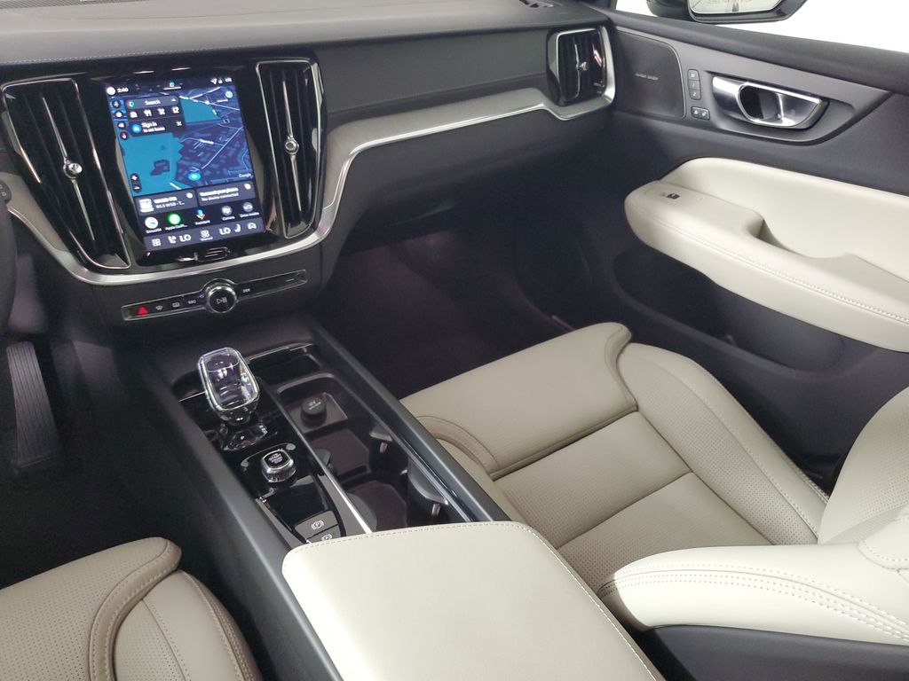 2026 Volvo V60 Cross Country Ultra - Photo 17