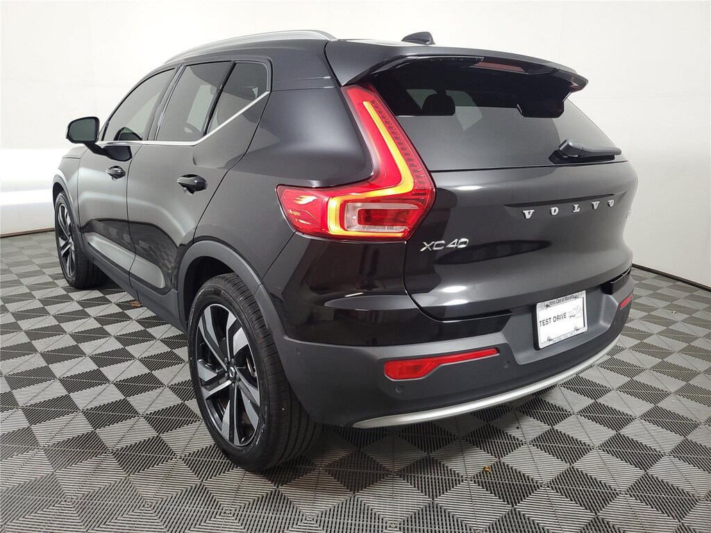 Certified 2023 Volvo XC40 B5 AWD Ultimate Bright SUV