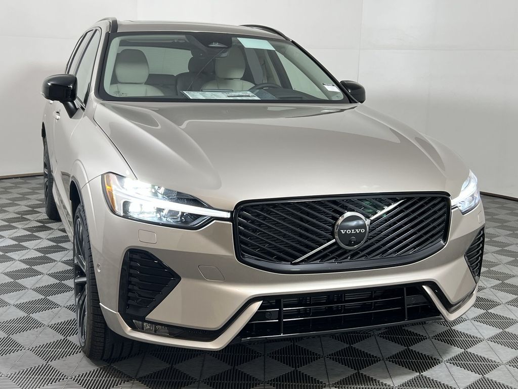 2026 Volvo XC60 B5 photo 3