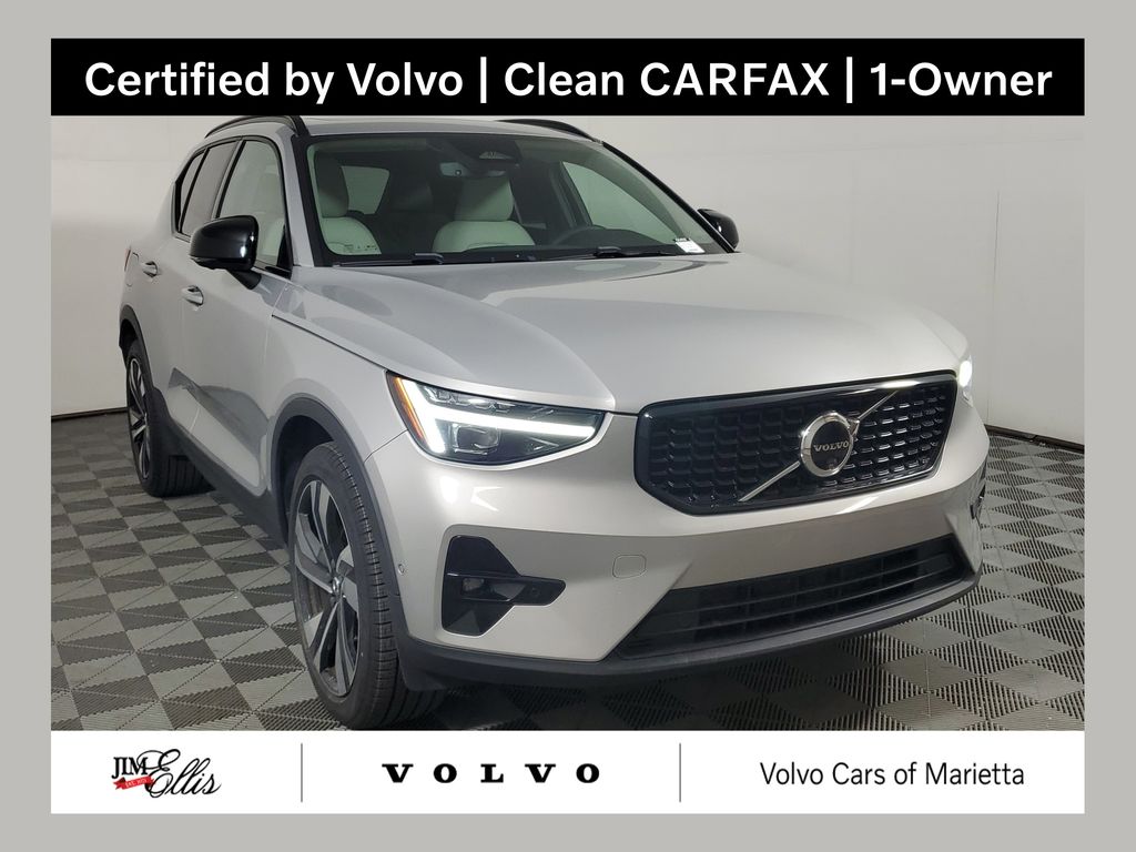 2024 Volvo XC40 B5 Ultimate Dark AWD's photo