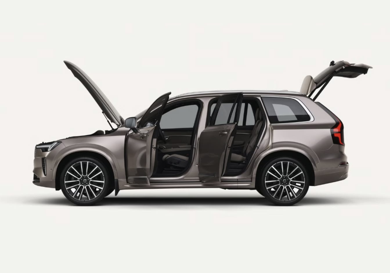 2025.5 Volvo XC90 vs. 2025 BMW X5 Space & Dimensions
