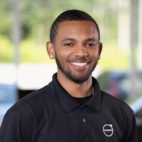 Staff member Tarel Lenard from ID_b838e244184d