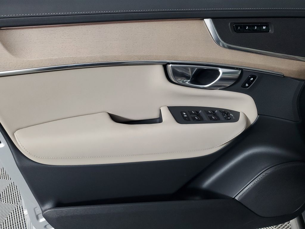 2025 Volvo XC90 Core - Photo 21