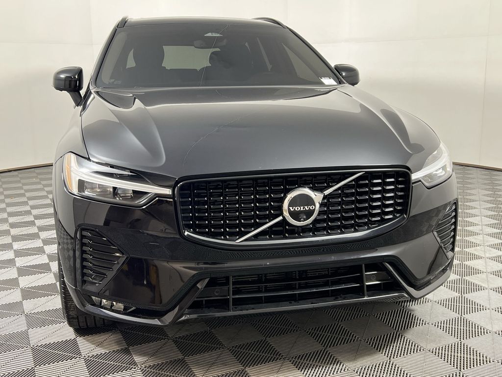 2025 Volvo XC60 B5 Plus photo 3